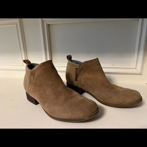 Tom’s Booties Light Brown Low-Heel Size 7.5
